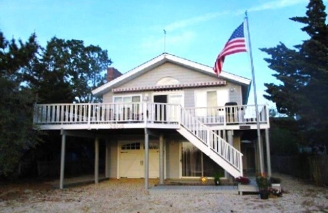 Charming 4-bedroom house in Barnegat Light with beautiful bay view.