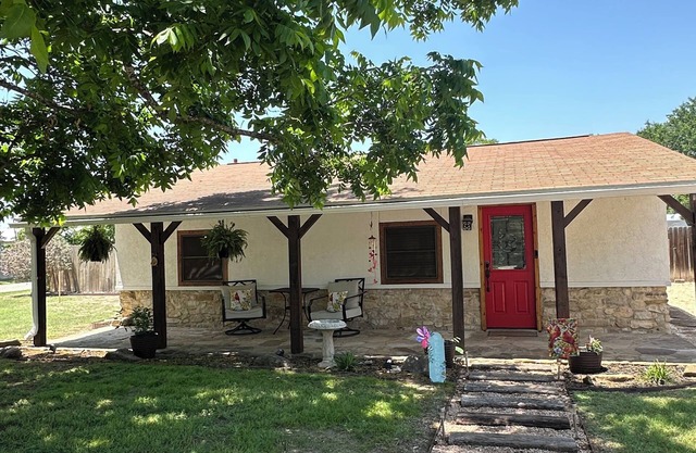 Charming 4-bedroom house with AC, WiFi in enchanting Castroville