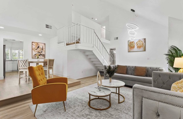 Charming 4-bedroom house with WiFi and AC in superb Lake Forest #42087