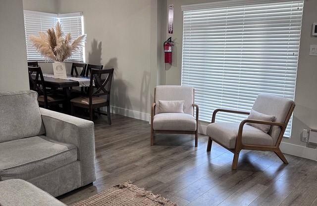 Charming 4-bedroom house with WiFi and AC in beautiful Los Angeles