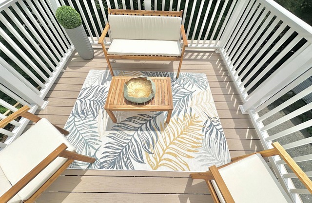 Charming 4-bedroom house in delightful Marlborough with AC, WiFi
