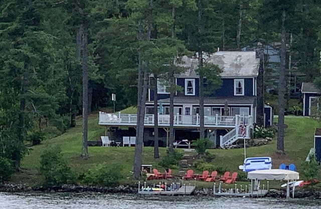 Charming 4 Season Lake Front Home (Fall & Winter Discounts Available)