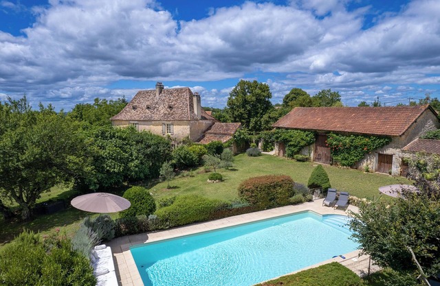 Charming 4-star Country Retreat with characterful Interior, Pool + Dog Friendly