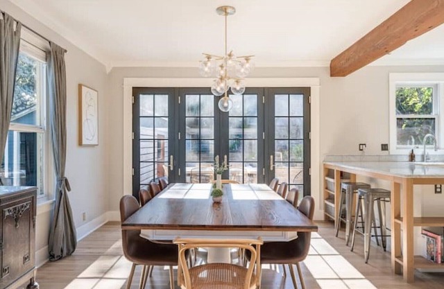 Charming 4B2B SFH close to CapHill w/Backyard