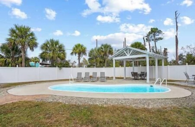 Charming 4BD Beach House-Pet Friendly-Fenced in Pool-Fire Pit-Gorgeous Views!