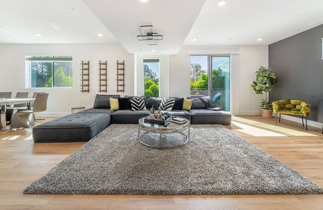 CHARMING 4BDR TOWN HOUSE #4