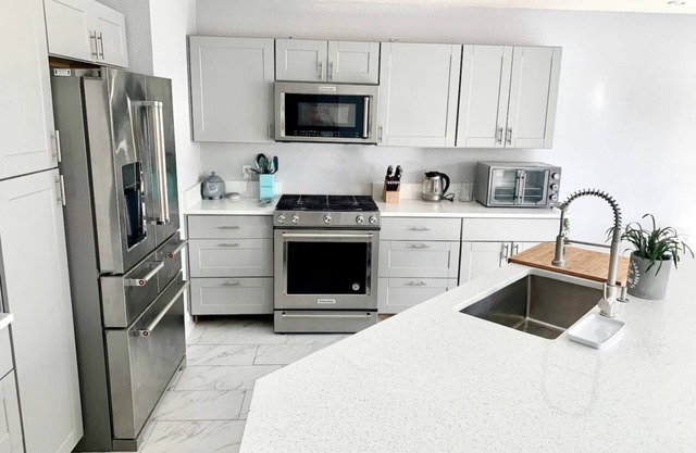 Charming 4bed/3bath 2-Story Home near IAH