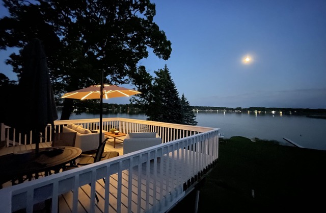 Charming 4BR/3BA Lakefront Home w/Dock, Kayaks + Fire Pit – Ackerson Lake