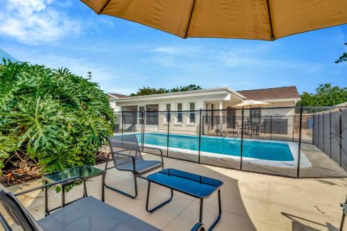 Charming 4BR Tampa Escape with Pool Game room