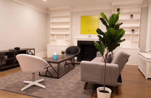 Charming 4BR unit in Historic Hyde Park near Beach