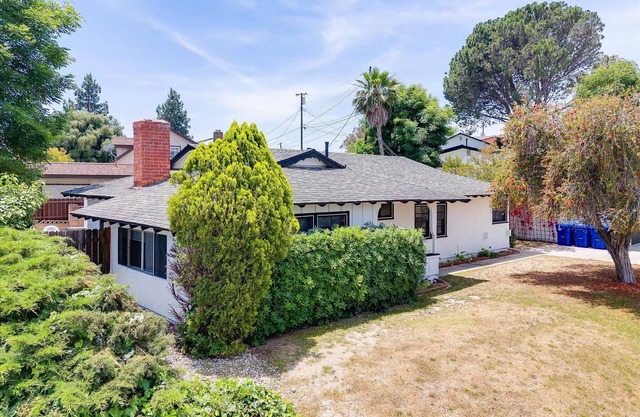 Charming 5 Bedroom Granada Hills House with Pool
