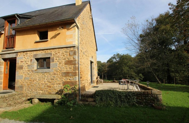 Charming 5-Person Cottage with Terrace, Garden, and Bikes - Pet Friendly