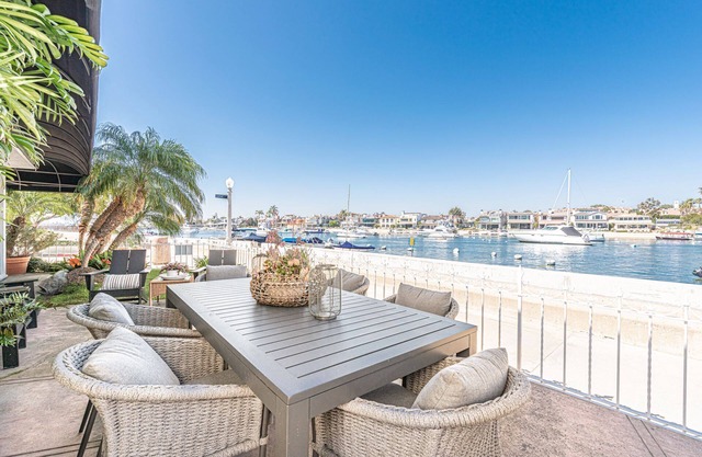 Charming 5BR Mid-Century Bayfront Retreat with Floor-to-Ceiling Windows!