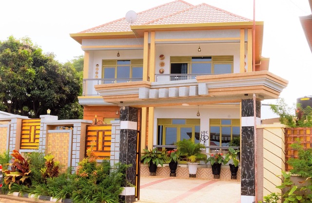 Charming 6-bedroom guesthouse in Kigali