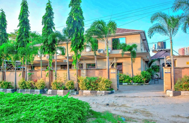 Charming 9-bedroom hotel with WiFi, AC in Dar es Salaam