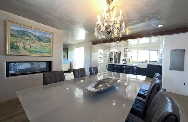 Charming Adobe Retreat - Mountain Views - Hot Tub & Fire Pit