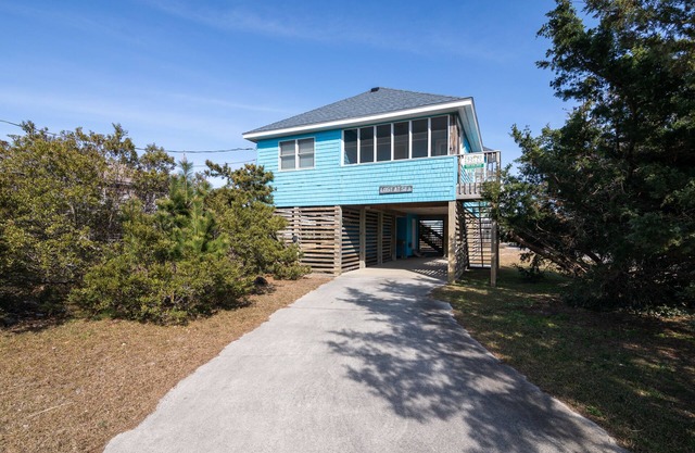 Charming, Affordable, Pet Friendly, Semi-Oceanfront Cottage!
