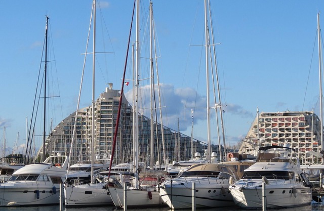 Charming air-conditioned studio in town center 150m from the beach and 50 m from the port