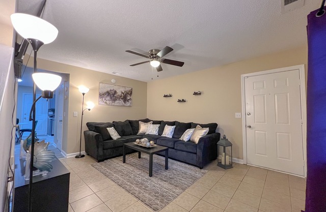 Charming and cozy 2 bedroom apartment minutes from Ft. Jackson and VA Hospital