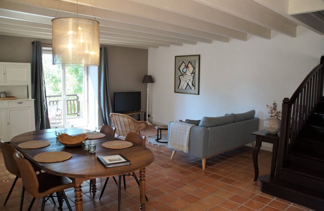 Charming and modern 4-person vacation home with pool in the Lot