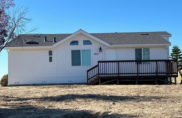 Charming and peaceful 3-bedroom house in delightful Castro Valley with VIEWS!