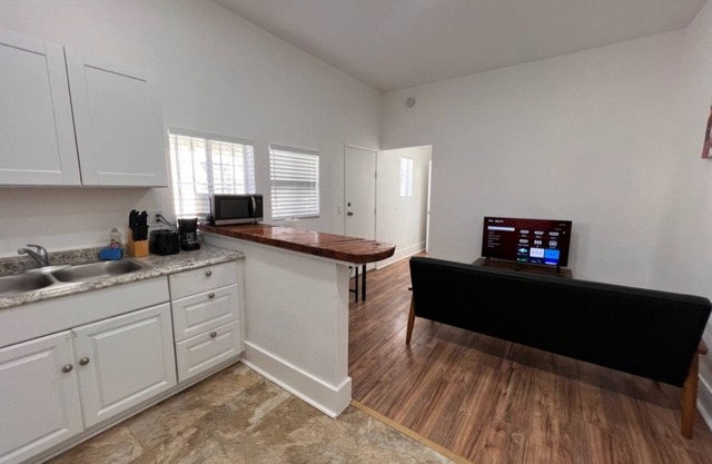 Charming and Renovated 1 bedroom Apt