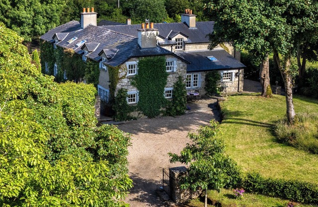 Charming and spacious 6-bedroom farmhouse close to Center Parcs