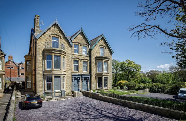 Charming apartment set right in the heart of the Lytham St Annes.