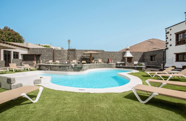 Charming Apartment "7" with Terrace, Community Pool & Wi-Fi