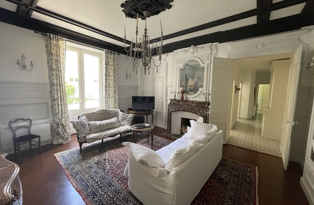 Charming apartment, with parking, garden, historic heart of La Rochelle