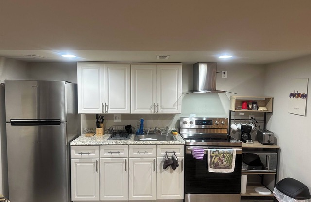 Charming apartment in tranquil Washington with WiFi, AC