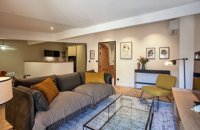 Charming apartment located in the golden square of downtown Bastia