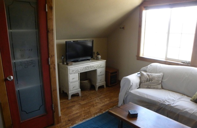 Charming apartment near Kalispell and Glacier Park, with gorgeous views.