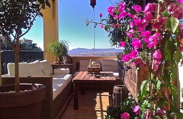Charming apartment next to the Sea
