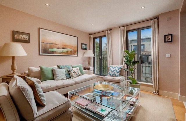 Charming artist’s flat near Portobello