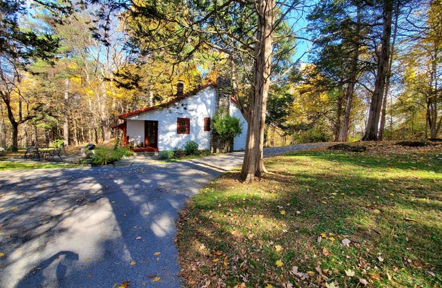 Charming Artist's Retreat