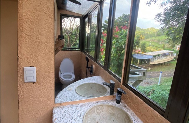 Charming Atesan 2 floor house next to Hotel La Mansion in Nuevo Arenal