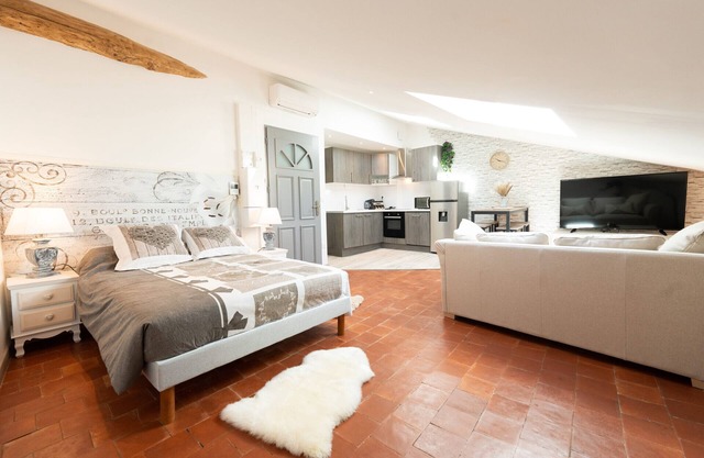 : Charming Attic Apartment - 3 Star Rated