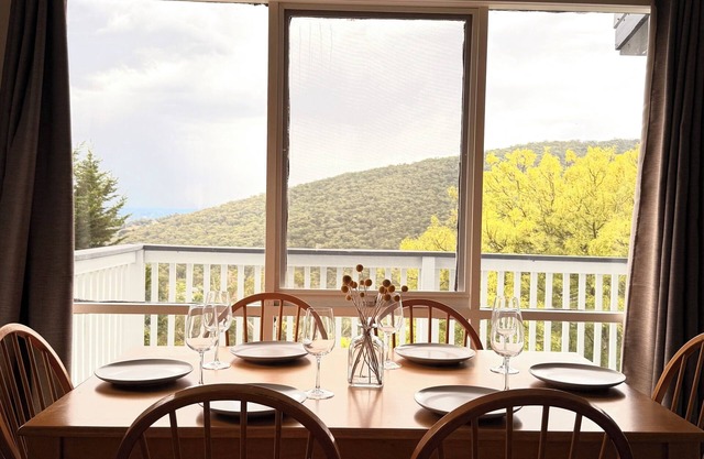 Charming Hillside Home City Views and the 1000 Steps!