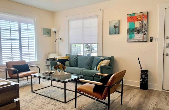 Charming Austin Cottage, Work/Vacation Lifestyle