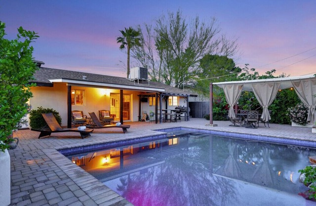 Charming Backyard | Neighborhood parks & Old Town