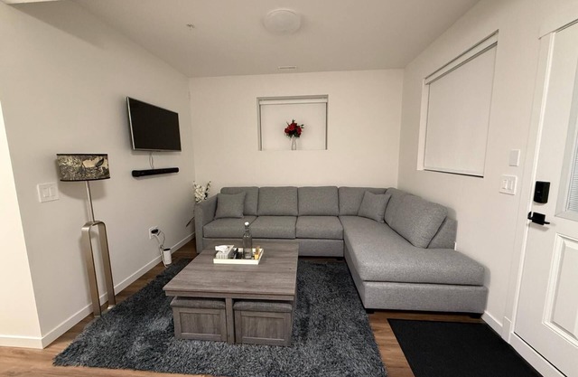 Charming Basement Suite in Maple