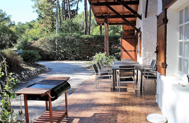 Charming Basque Style House 300m From Piraillan Market