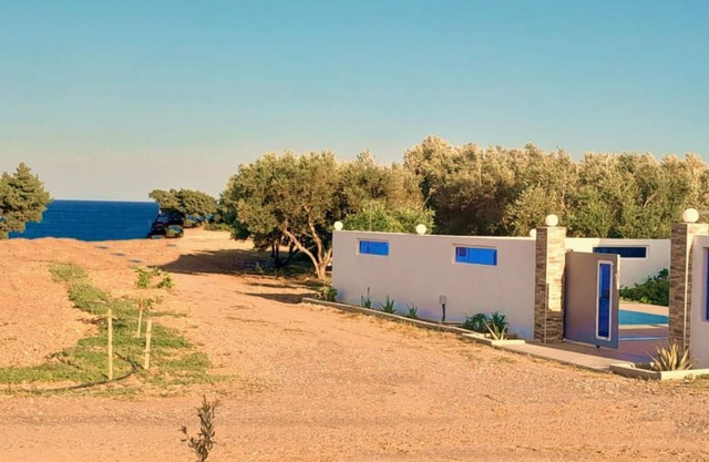 Charming Beach House with private pool in South Rhodes, Beach Pearl