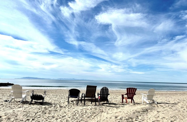 Charming Beach Loft 38 steps to Pierpont Beach, Ventura -Pet Friendly!