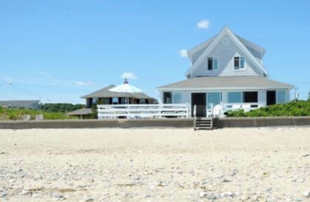 Charming Beach Front House in Humarock! Sleeps 8 Comfortably