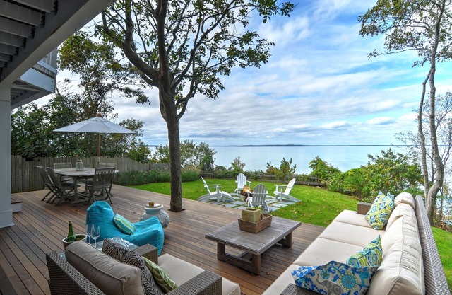 Charming Beachfront Cottage between SHampton & Sag Harbor, Spectacular Sunsets