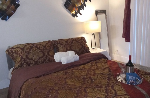 Charming bed & breakfast in delightful Simi Valley with WiFi, fitness room.