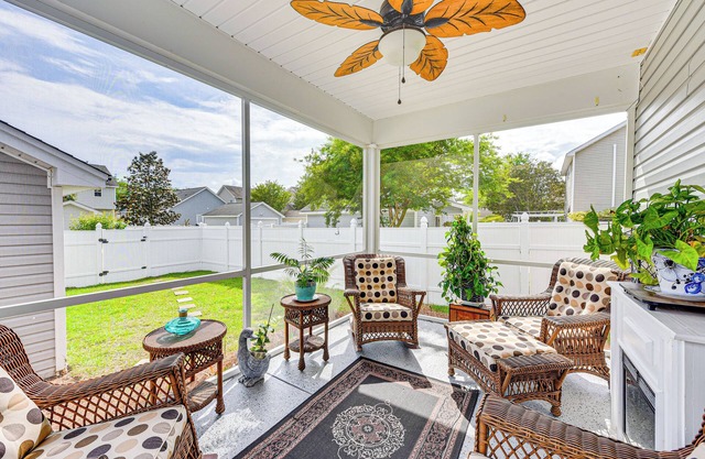 Charming Bluffton Home w/Yard ~ 3 Mi to Beaches!