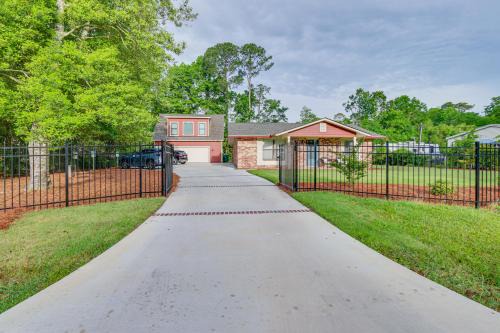 Charming Bluffton Vacation Home with Yard!